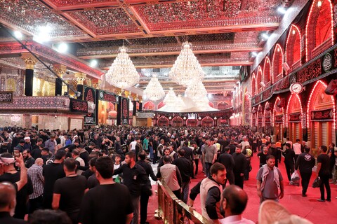 تصاویر/حال و هوای حرم حضرت عباس (ع)در شب اربعین حسینی