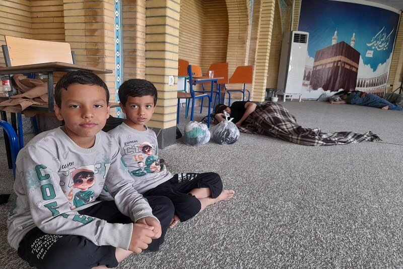 موکب شهید رئیسی در مدرسه امام مهدی(عج) کرمانشاه میزبان زائرین اربعین+تصاویر