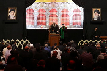 تصاویر/ حال و هوای حرم حضرت معصومه (س) در شب اربعین حسینی