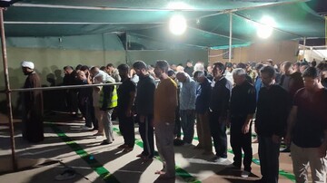 تصاویر/سخنرانی و اقامه نماز جماعت مدیر مدرسه علمیه الهادی در مواکب