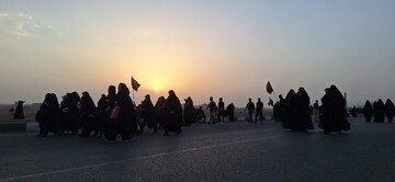 فیلم | گزارشی از حضور پرشور مردم قم در پیاده روی اربعین حسینی