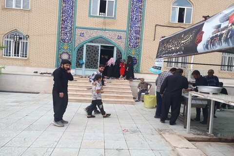 تصاویر/ خدمت رسانی موکب مدرسه علمیه امام خمینی(ره) اسلام آباد غرب در ایام اربعین