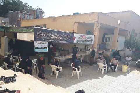 تصاویر/ خدمت رسانی موکب مدرسه علمیه امام خمینی(ره) اسلام آباد غرب در ایام اربعین