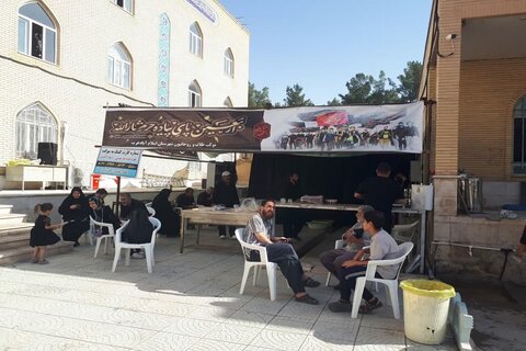 تصاویر/ خدمت رسانی موکب مدرسه علمیه امام خمینی(ره) اسلام آباد غرب در ایام اربعین