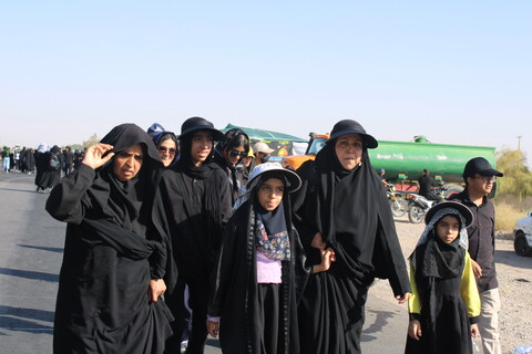 تصاویر/ مردم کرمان همقدم با کاروان کربلا در پیاده روی دلدادگان حسینی