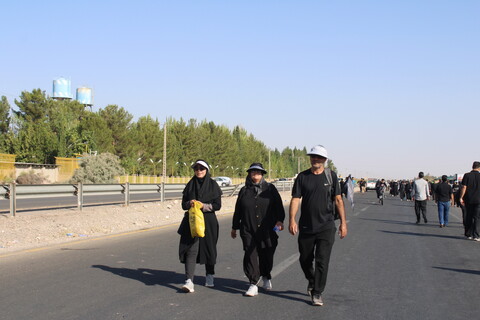 تصاویر/ مردم کرمان همقدم با کاروان کربلا در پیاده روی دلدادگان حسینی