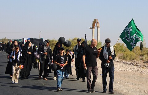 تصاویر/ مردم کرمان همقدم با کاروان کربلا در پیاده روی دلدادگان حسینی