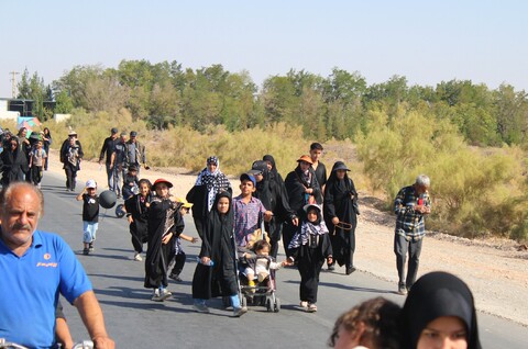تصاویر/ مردم کرمان همقدم با کاروان کربلا در پیاده روی دلدادگان حسینی