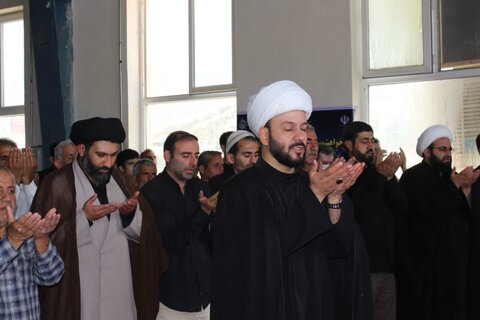 تصاویر/ اقامه نماز جماعت در مواکب شهرستان ایلام