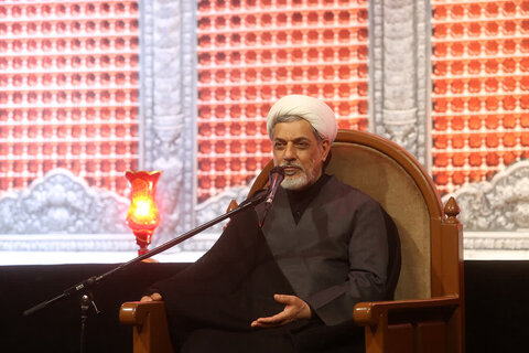 امام حسین علیہ السلام کی خدمت انسان کو دنیا جہان کا آقا و مالک بنا دیتی ہے