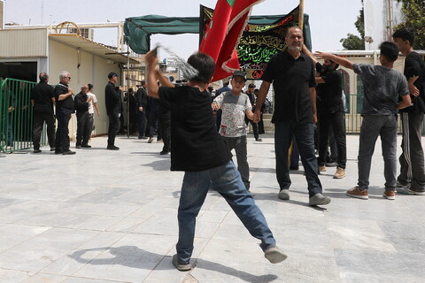 تصاویر/ حضور دسته‌جات عزاداری اربعین حسینی در حرم حضرت معصومه (س)