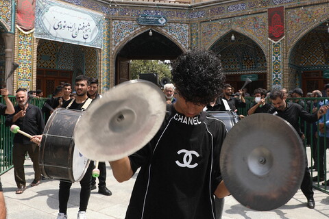 تصاویر/ حضور دسته‌جات عزاداری اربعین حسینی در حرم حضرت معصومه (س)