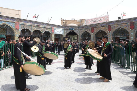 تصاویر/ حضور دسته‌جات عزاداری اربعین حسینی در حرم حضرت معصومه (س)