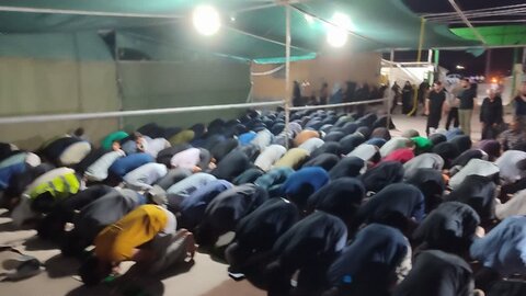 تصاویر/سخنرانی و اقامه نماز جماعت مدیر مدرسه علمیه الهادی در مواکب