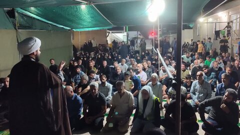 تصاویر/سخنرانی و اقامه نماز جماعت مدیر مدرسه علمیه الهادی در مواکب