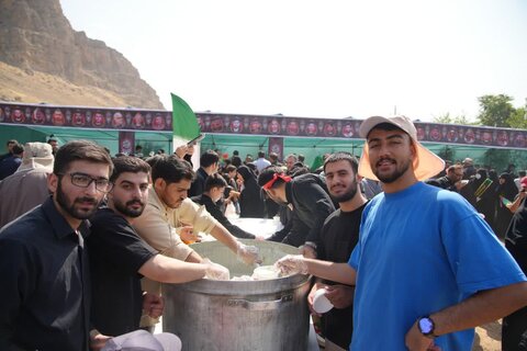 تصاویر مراسم پیاده روی جاماندگان اربعین حسینی در خرم آباد
