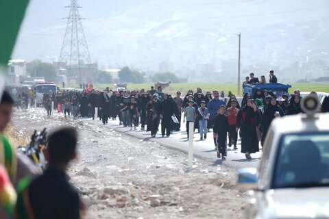 تصاویر مراسم پیاده روی جاماندگان اربعین حسینی در خرم آباد