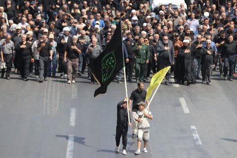 تصاویر/حضور کادر و طلاب مدرسه علمیه الهیه ساوه در پیاده‌روی جاماندگان اربعین