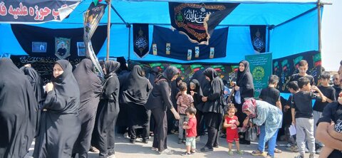 تصاویر/حضور کادر و طلاب مدرسه علمیه الهیه ساوه در پیاده‌روی جاماندگان اربعین