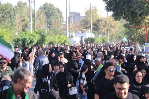 تصاویر/ پیاده روی دلدادگان اربعین حسینی در ارومیه
