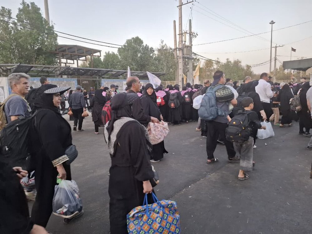 زائران کربلای ایران نام شهدای اقتدار را گرامی داشتند