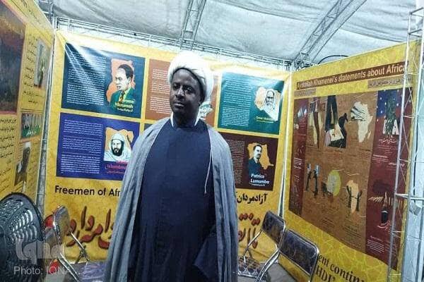 استقبال کم نظیر زائران اربعین از موکب فرهنگی خدماتی طلاب آفریقایی