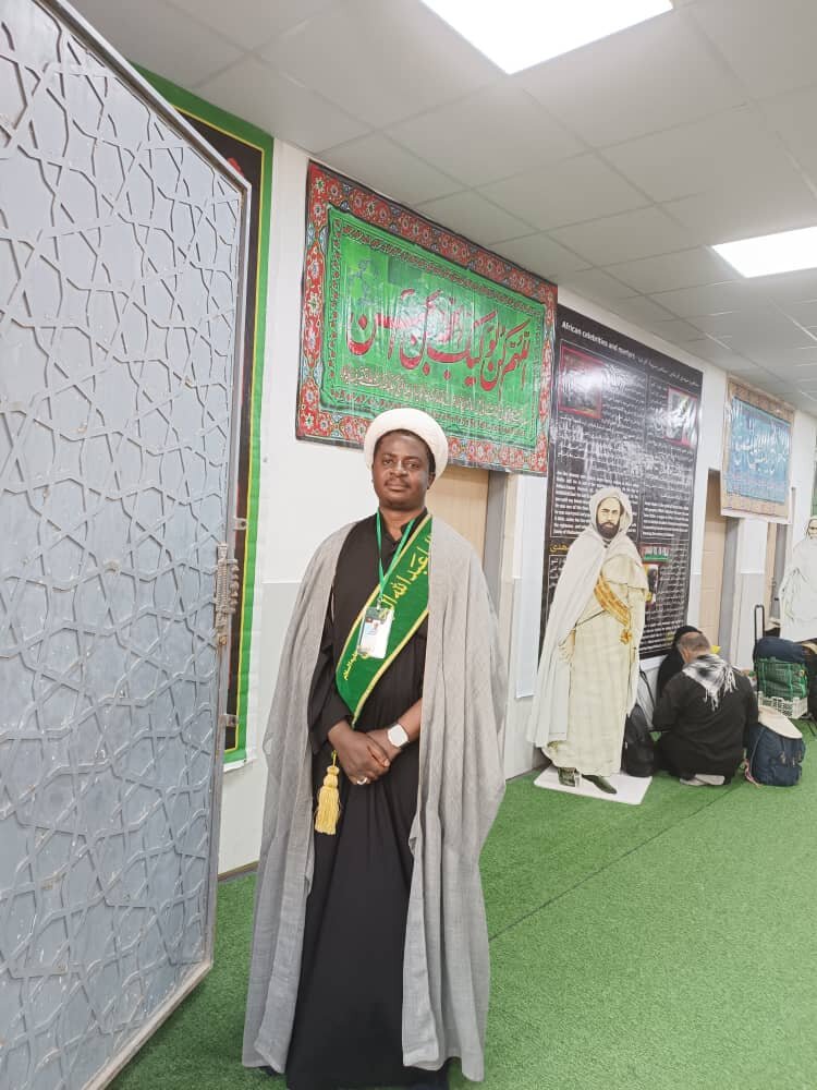 موکب عشاق الحسین طلاب آفریقا در مسیر نجف به کربلا