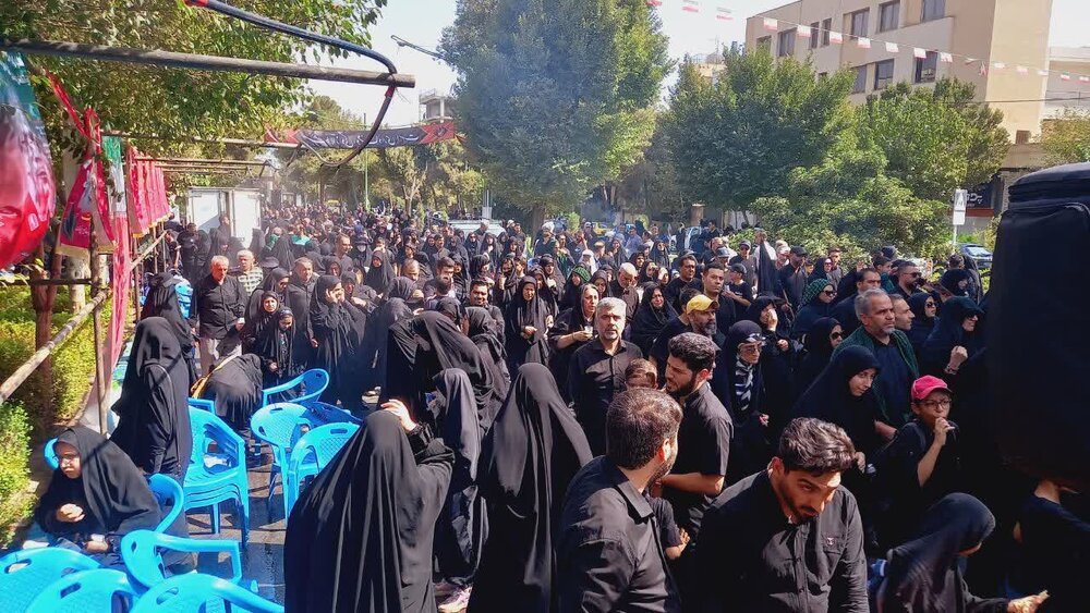 فیلم| حرف دلدادگان به حسین در همایش پیاده‌روی جاماندگان اربعین اصفهان