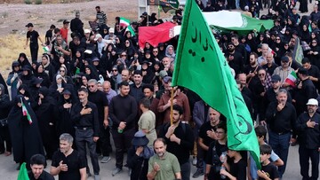 تصاویر / حضور مردم شهرستان های استان قزوین در مراسم دلدادگان اربعین حسینی