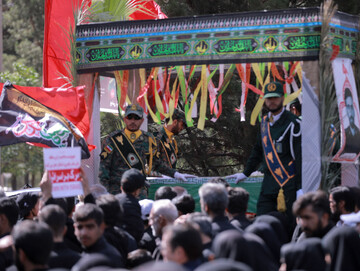 فیلم| وداع عاشورایی با شهید یونس نوفرستی در مسیر جاماندگان اربعین