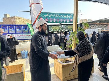 تصاویر/ خدمات رسانی مبلغان خراسان جنوبی به زائران اربعین حسینی در کاظمین