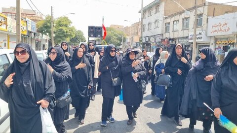 تصاویر / تصاویری از حضور مردم شهرستان های استان قزوین در مراسم دلدادگان اربعین حسینی