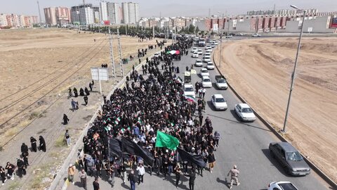 تصاویر / تصاویری از حضور مردم شهرستان های استان قزوین در مراسم دلدادگان اربعین حسینی