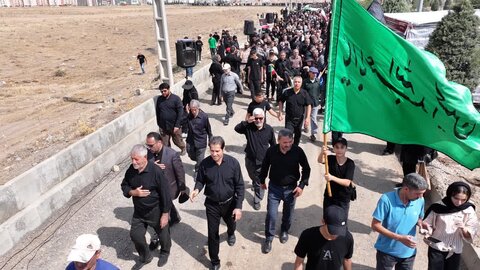 تصاویر / تصاویری از حضور مردم شهرستان های استان قزوین در مراسم دلدادگان اربعین حسینی