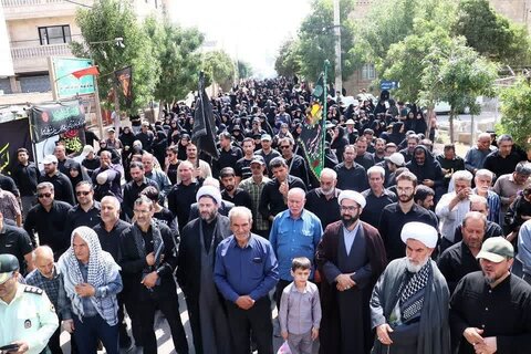 تصاویر / تصاویری از حضور مردم شهرستان های استان قزوین در مراسم دلدادگان اربعین حسینی