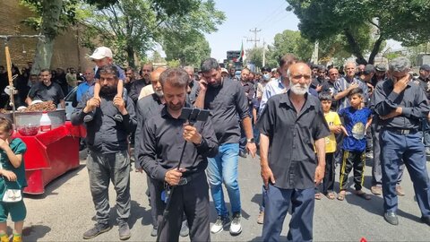 تصاویر / تصاویری از حضور مردم شهرستان های استان قزوین در مراسم دلدادگان اربعین حسینی