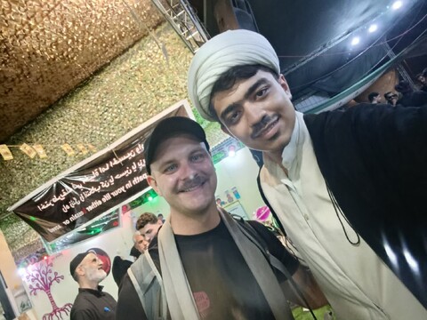 تصاویر/ فعالیت مبلغ بین الملل حوزه علمیه آذربایجان شرقی در مراسم پیاده روی اربعین