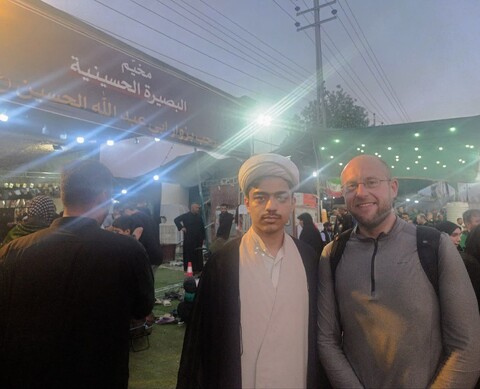 تصاویر/ فعالیت مبلغ بین الملل حوزه علمیه آذربایجان شرقی در مراسم پیاده روی اربعین