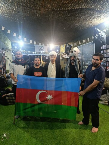 تصاویر/ فعالیت مبلغ بین الملل حوزه علمیه آذربایجان شرقی در مراسم پیاده روی اربعین