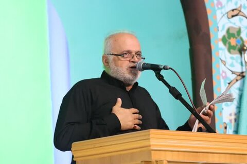 تصاویر نمازجمعه ۲۴ مرداد ساری به امامت حجت الاسلام  والمسلمین محمدی‌لائینی نماینده ولی فقیه در مازندران و امام جمعه ساری