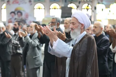 تصاویر نمازجمعه ۲۴ مرداد ساری به امامت حجت الاسلام  والمسلمین محمدی‌لائینی نماینده ولی فقیه در مازندران و امام جمعه ساری