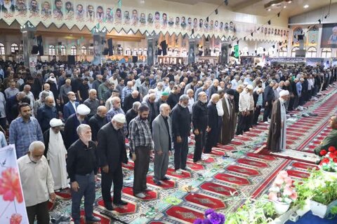 تصاویر نمازجمعه ۲۴ مرداد ساری به امامت حجت الاسلام  والمسلمین محمدی‌لائینی نماینده ولی فقیه در مازندران و امام جمعه ساری