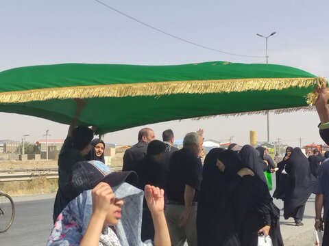 تصاویر/فعالیت مبلغین موسسه آموزش عالی ریحانة النبی اراک در موکب پیاده روی اربعین