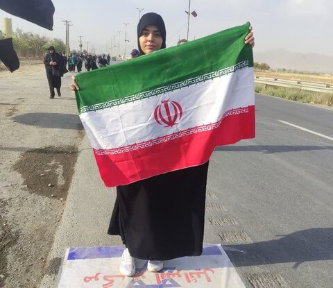 تصاویر/فعالیت مبلغین موسسه آموزش عالی ریحانة النبی اراک در موکب پیاده روی اربعین