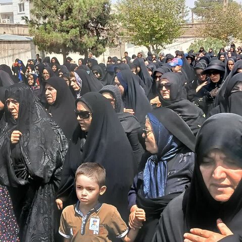 تصاویری از حضور کادر و طلاب موسسه آموزش عالی ریحانه الرسول ساوه در کاروان پیاده‌روی جاماندگان اربعین حسینی