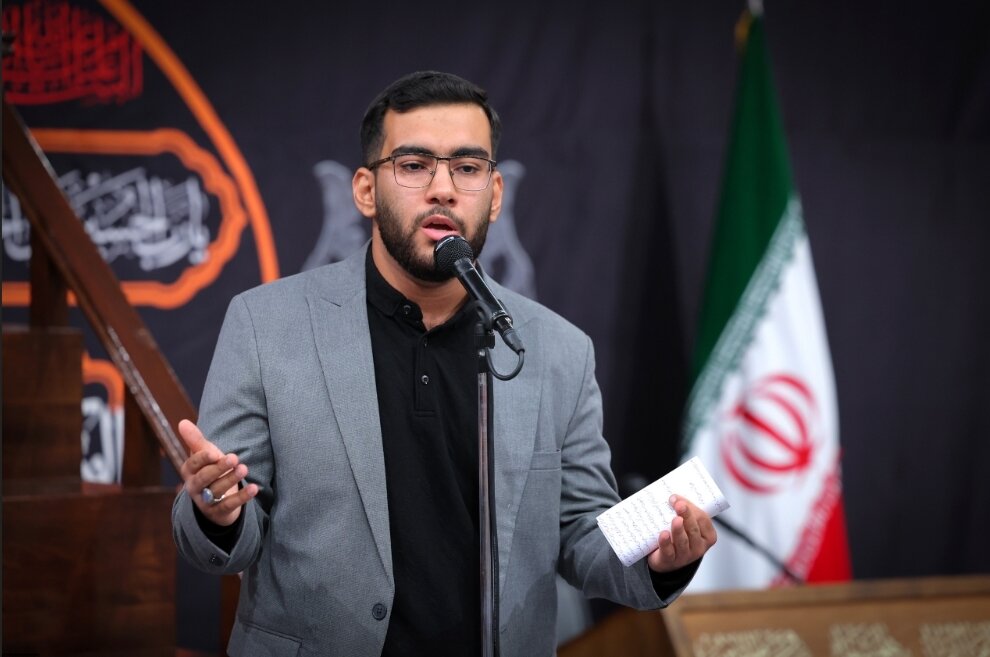 مداحی مداح جوان قمی در حسینیه امام خمینی(ره)