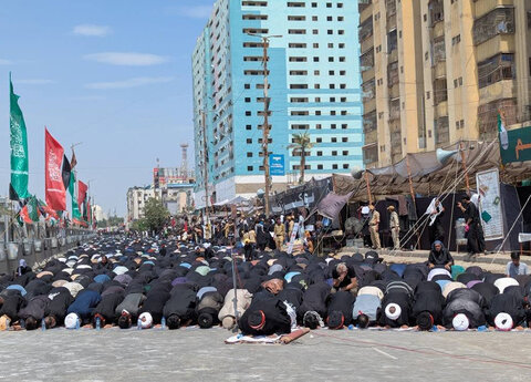 اربعین حسینیؑ، آئی ایس او کراچی کے تحت مرکزی جلوس میں مولانا ناظر تقوی کی زیر اقتداء نماز باجماعت