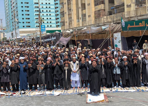 اربعین حسینیؑ، آئی ایس او کراچی کے تحت مرکزی جلوس میں مولانا ناظر تقوی کی زیر اقتداء نماز باجماعت