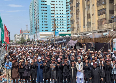 اربعین حسینیؑ، آئی ایس او کراچی کے تحت مرکزی جلوس میں مولانا ناظر تقوی کی زیر اقتداء نماز باجماعت