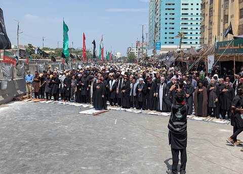 اربعین حسینیؑ، آئی ایس او کراچی کے تحت مرکزی جلوس میں مولانا ناظر تقوی کی زیر اقتداء نماز باجماعت